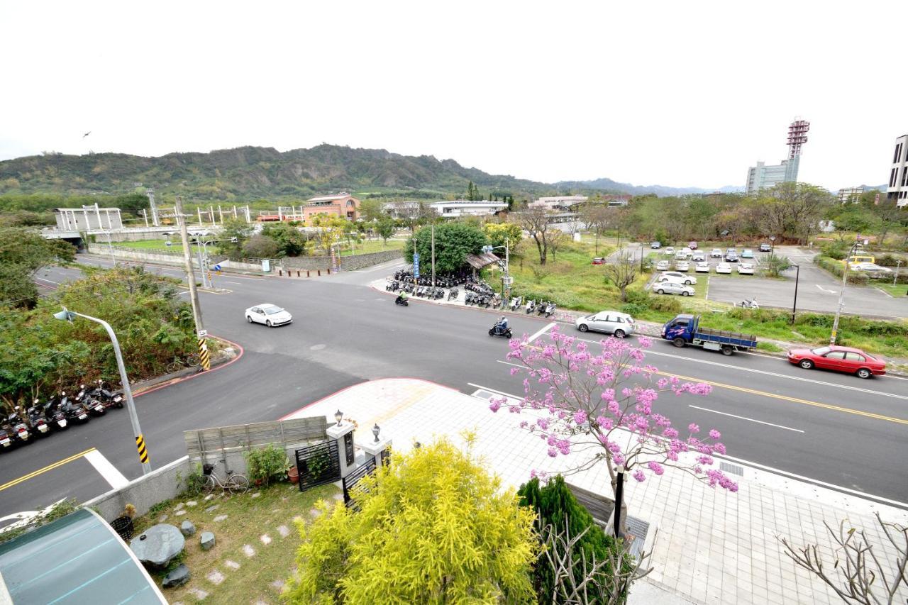 Moon Villa B&B Taitung Bagian luar foto