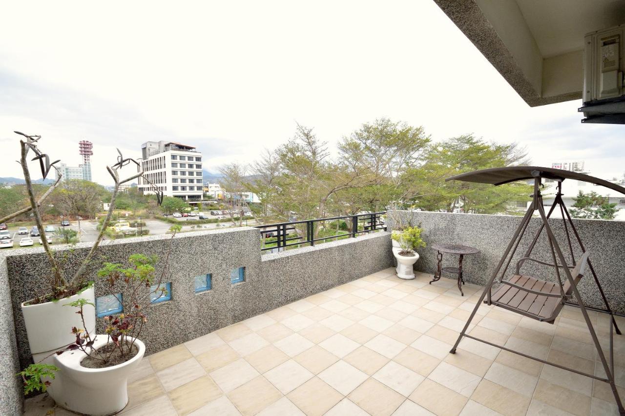 Moon Villa B&B Taitung Bagian luar foto